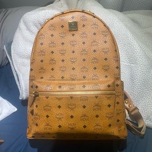 MCM large backpack - no studs on the side pockets